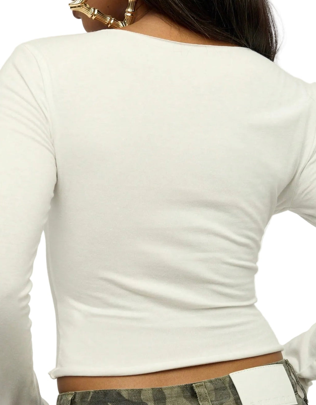 V-neck long sleeve t-shirt