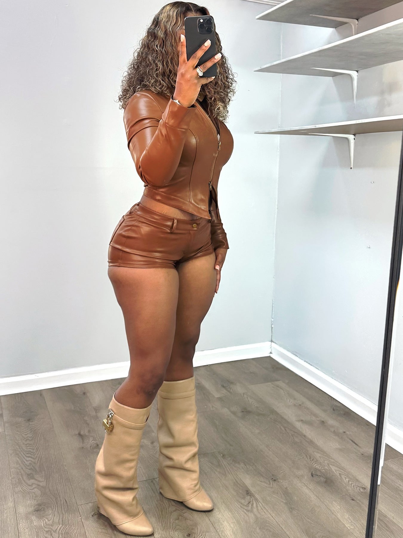 Fashion Women'S Leather Stand Collar Zipper Long Sleeve Top Shorts Two-Piece Set