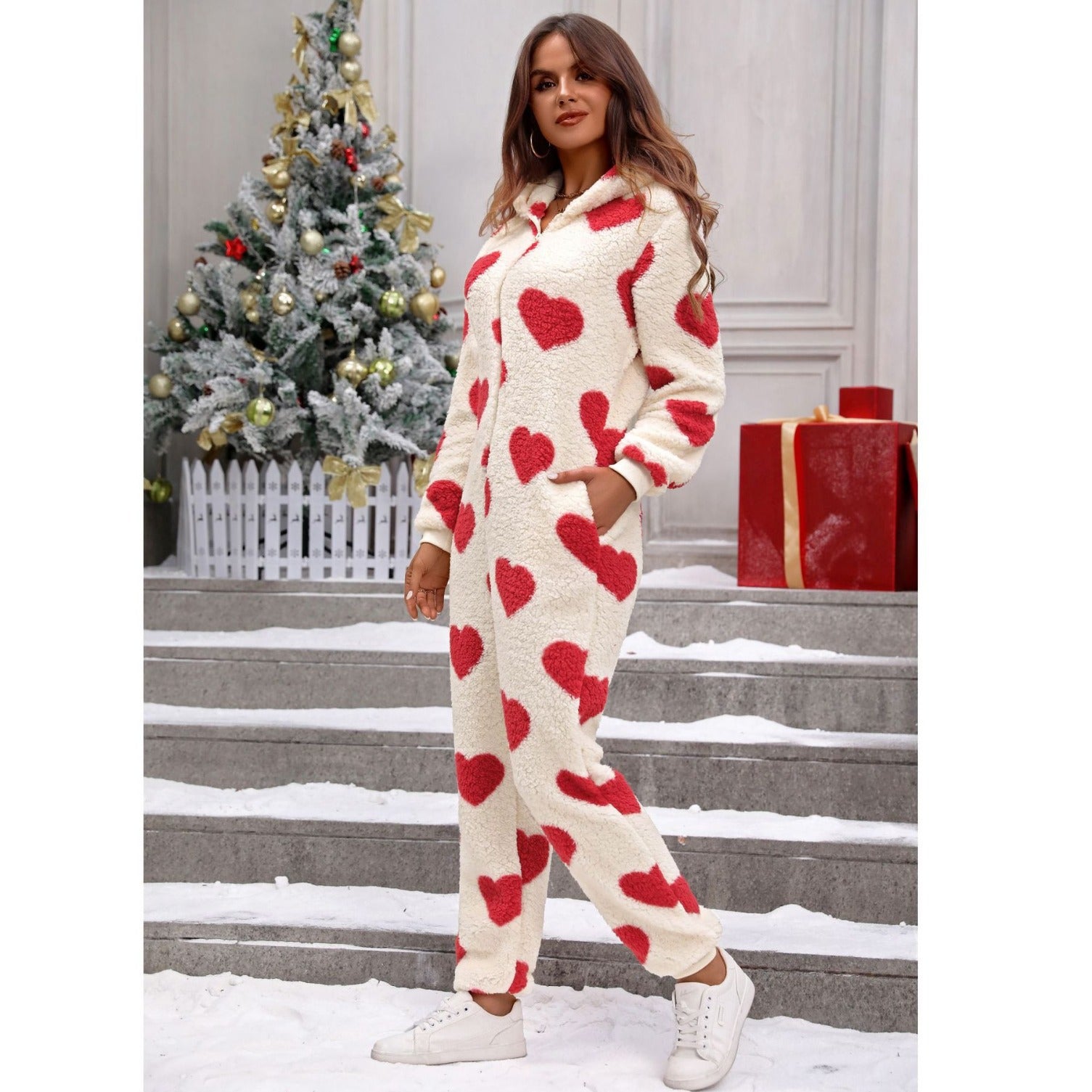 Polyester Women's Autumn And Winter Plush Heart Printing One-piece Pajamas